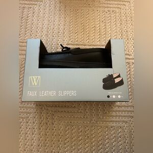 Wayland Square Men’s M (9-10) Black Comfy Cozy Faux Leather Slippers; New In Box